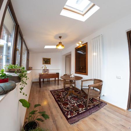 Theatre Rooftop Apartment With Patio Bucureşti Ngoại thất bức ảnh