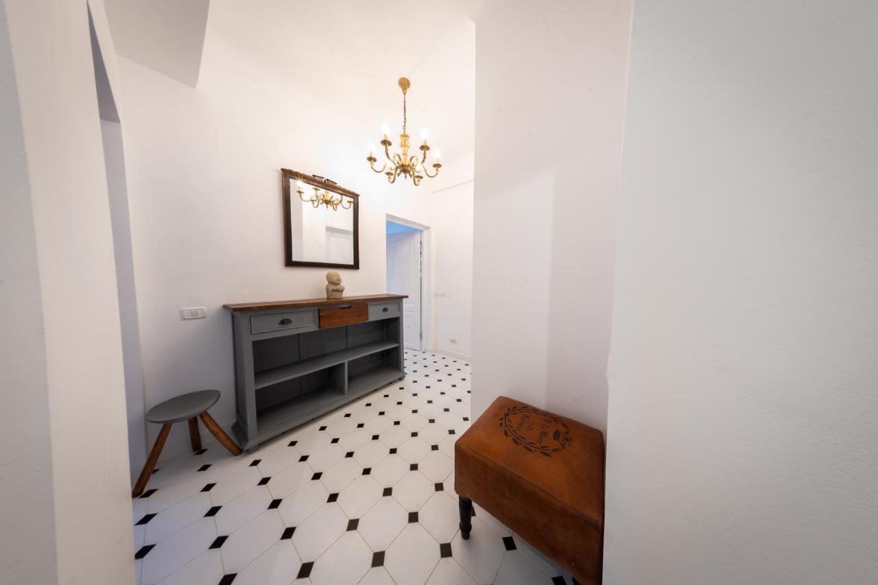 Theatre Rooftop Apartment With Patio Bucureşti Ngoại thất bức ảnh