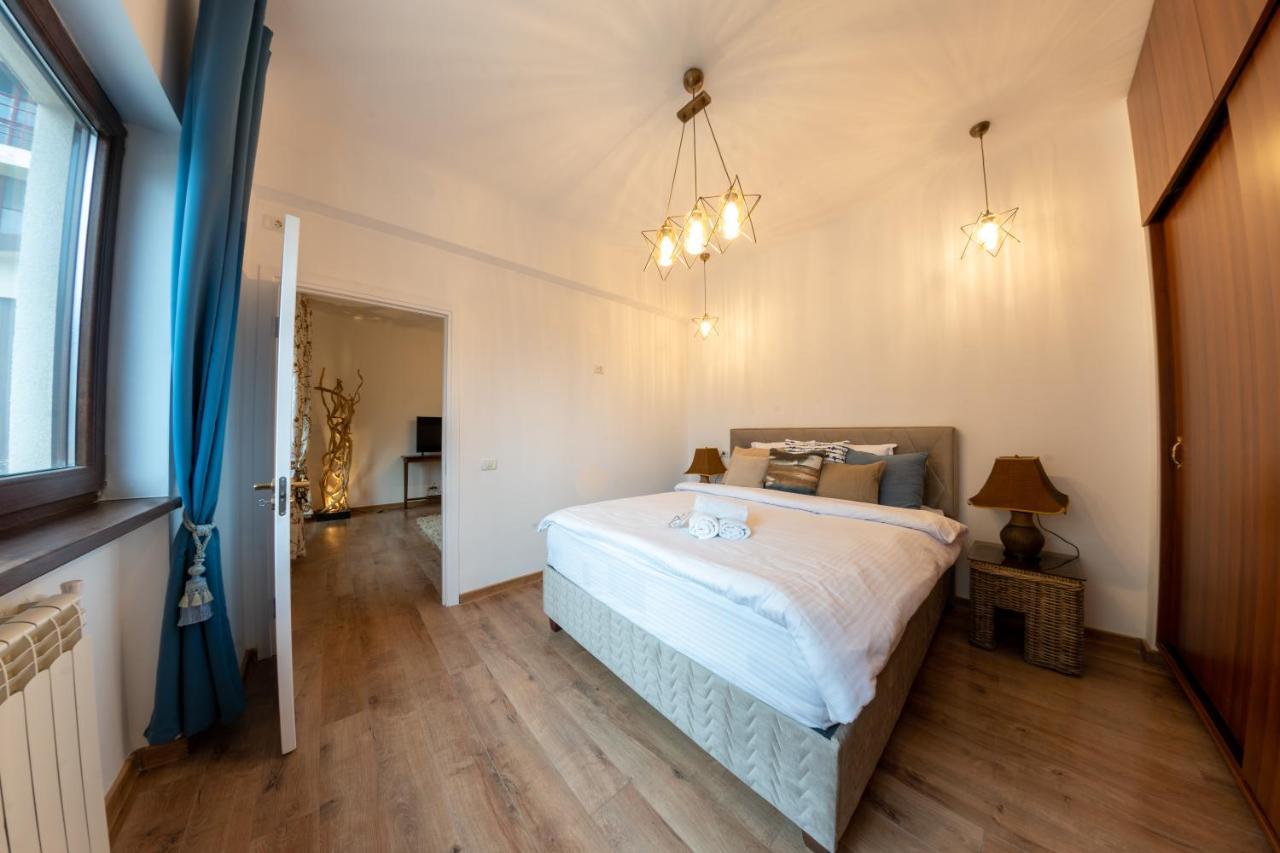 Theatre Rooftop Apartment With Patio Bucureşti Ngoại thất bức ảnh