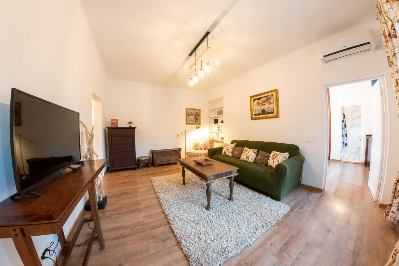 Theatre Rooftop Apartment With Patio Bucureşti Ngoại thất bức ảnh
