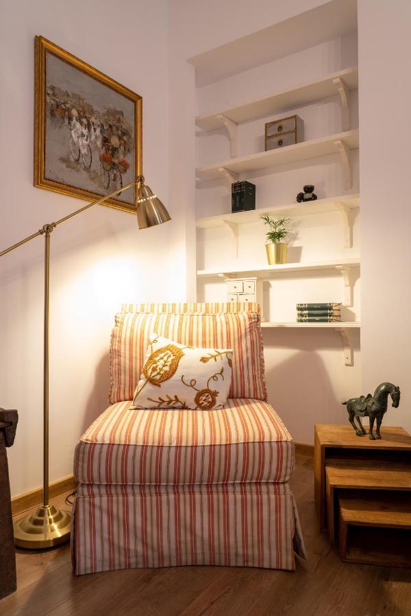 Theatre Rooftop Apartment With Patio Bucureşti Ngoại thất bức ảnh